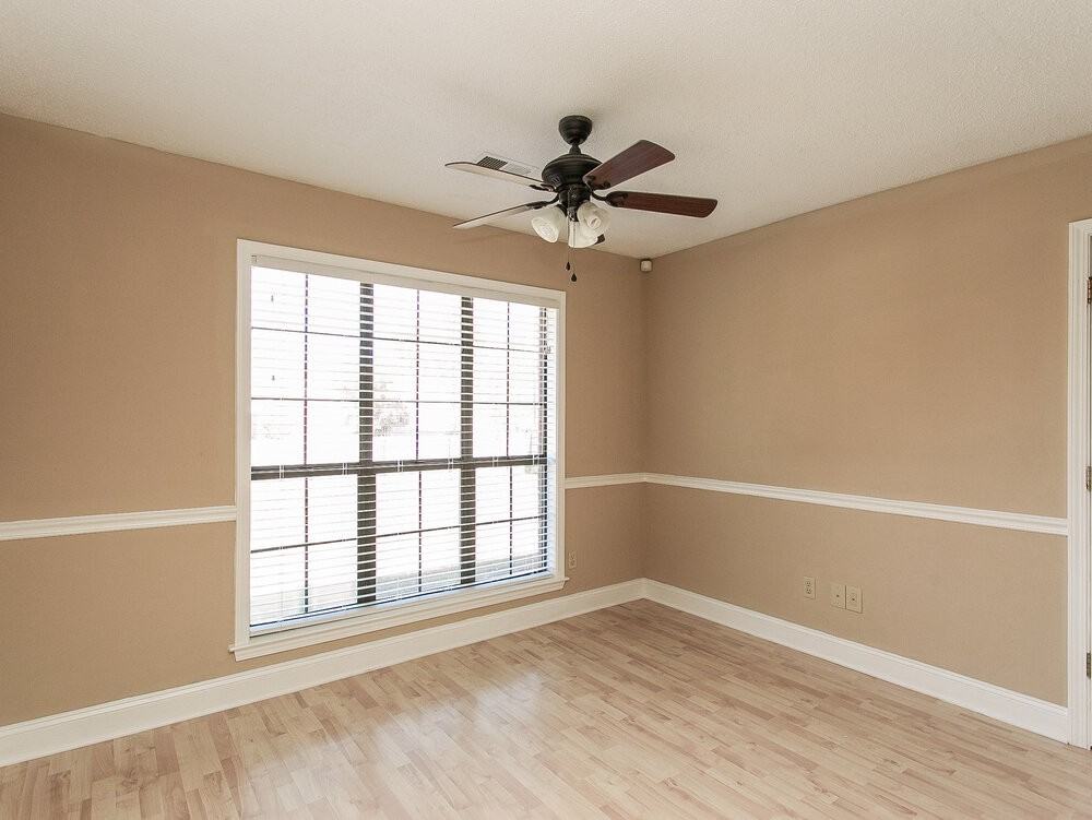 10264 Amanda Dr - Photo 4 of 16