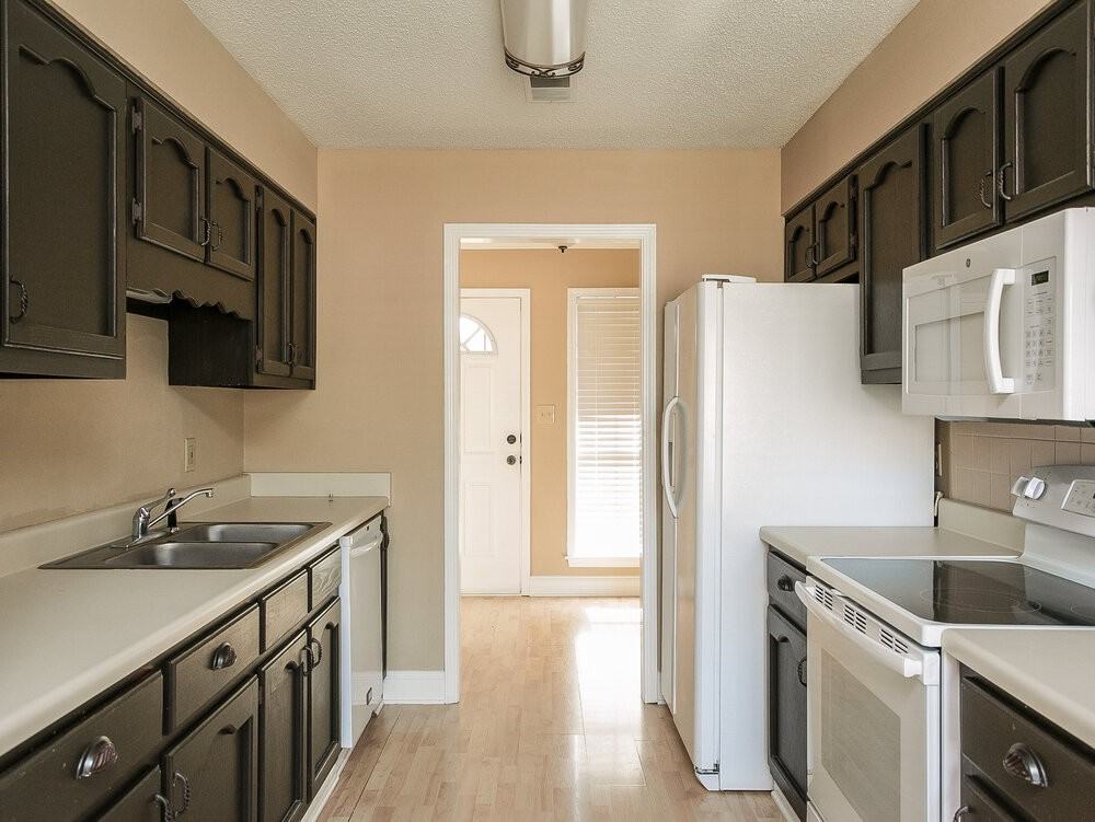 10264 Amanda Dr - Photo 5 of 16
