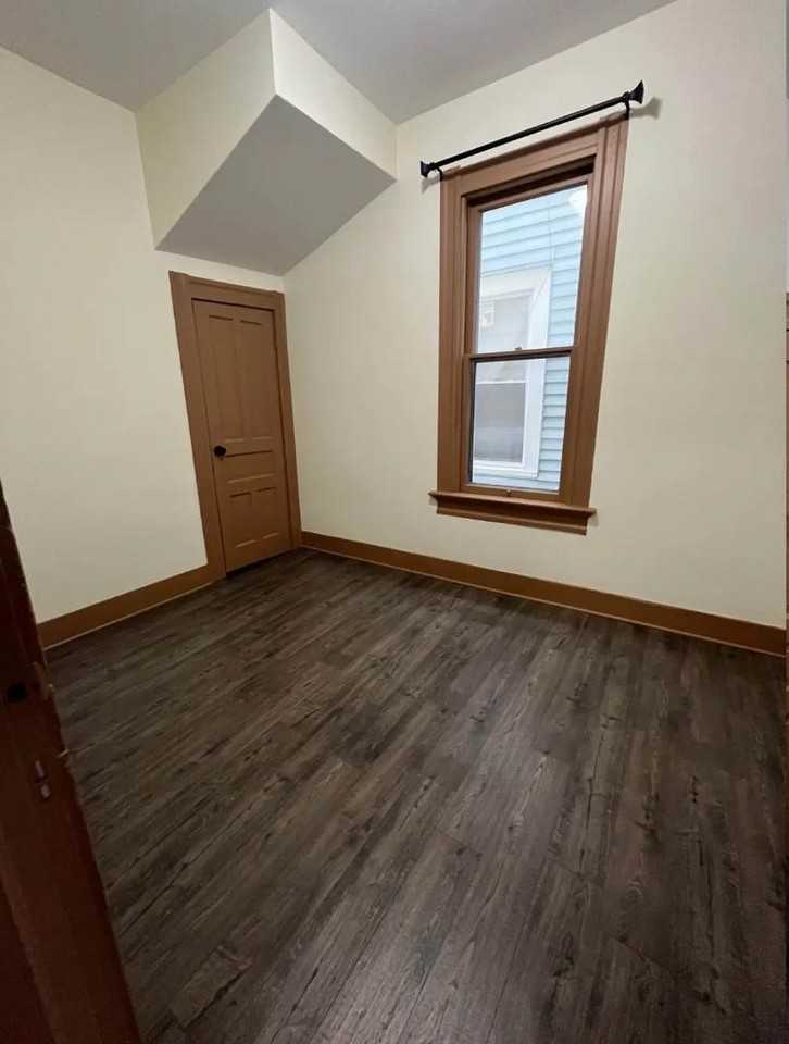 1422 N 26th St - Photo 7 of 30