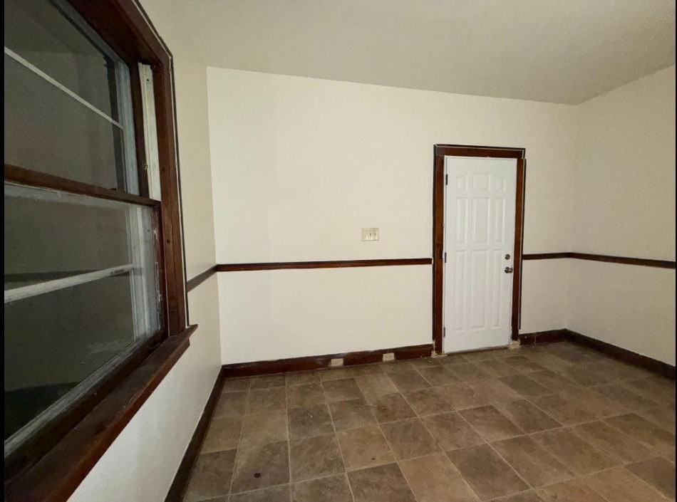 2767 N 40th St - Photo 4 of 10