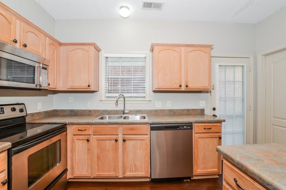 8725 Macon Rd - Photo 7 of 17