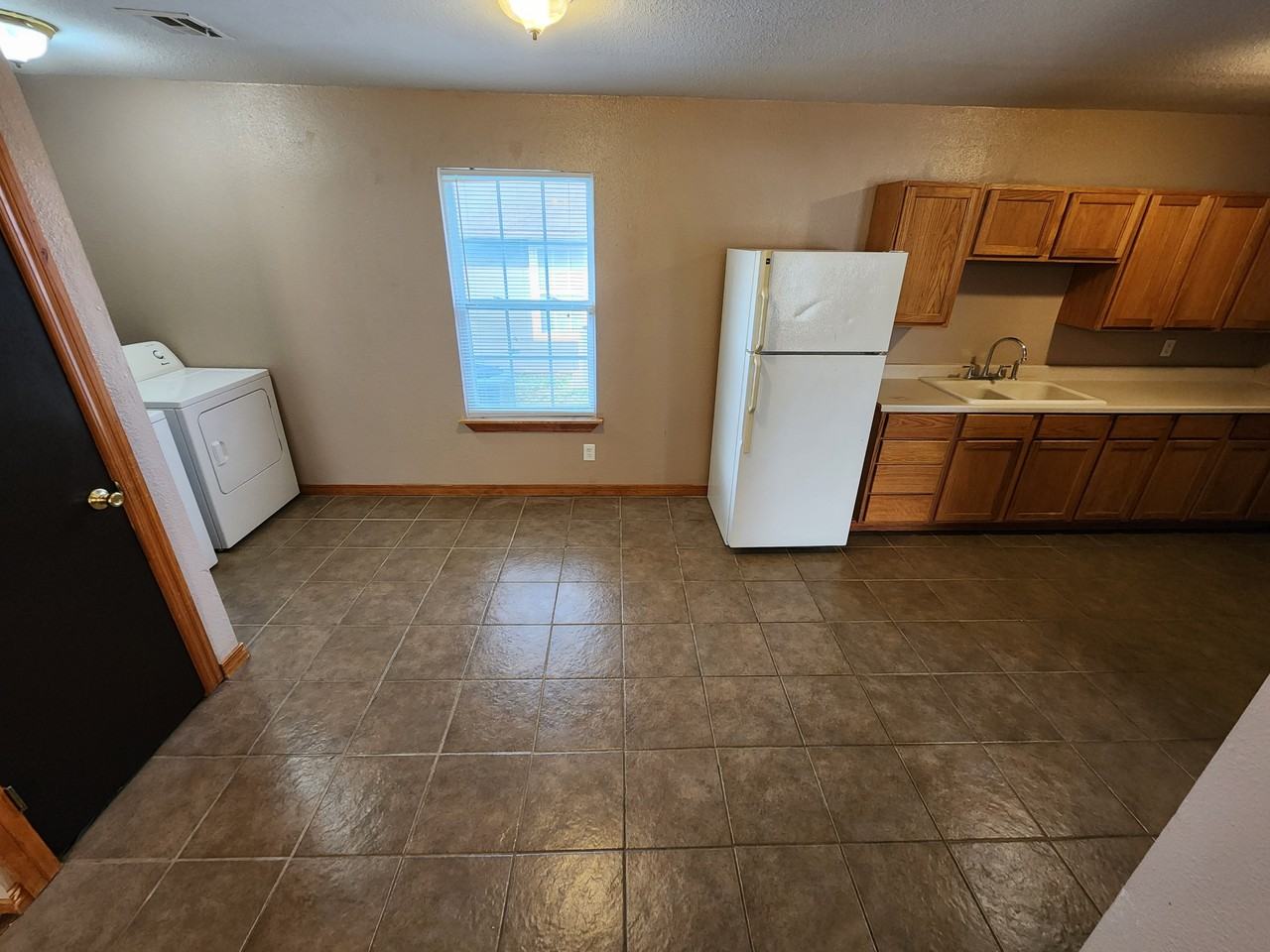 218 E 14th St #1 - Photo 4 of 11