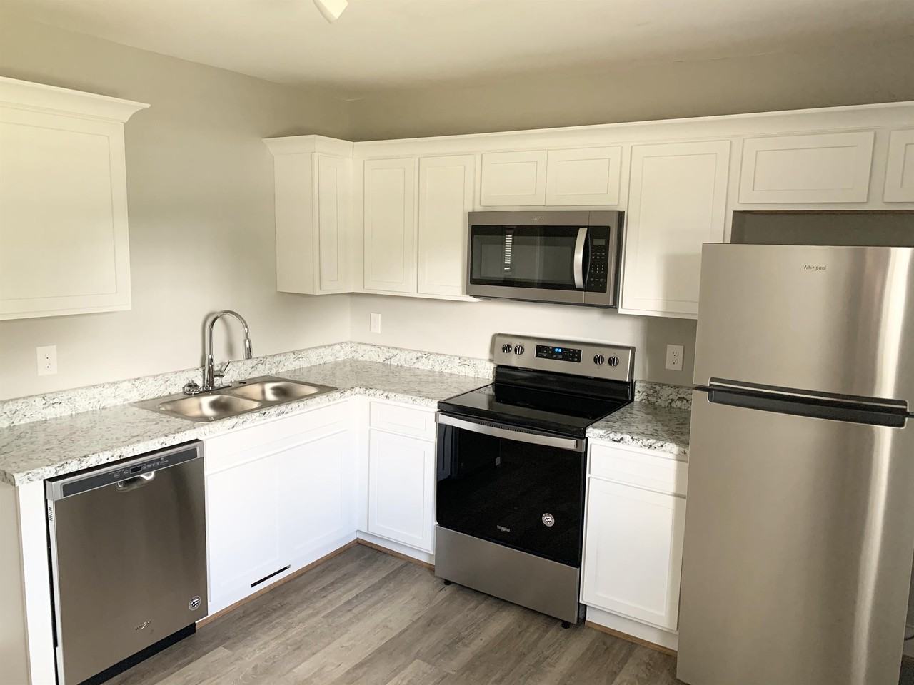105 N Howell St #1 - Photo 4 of 15