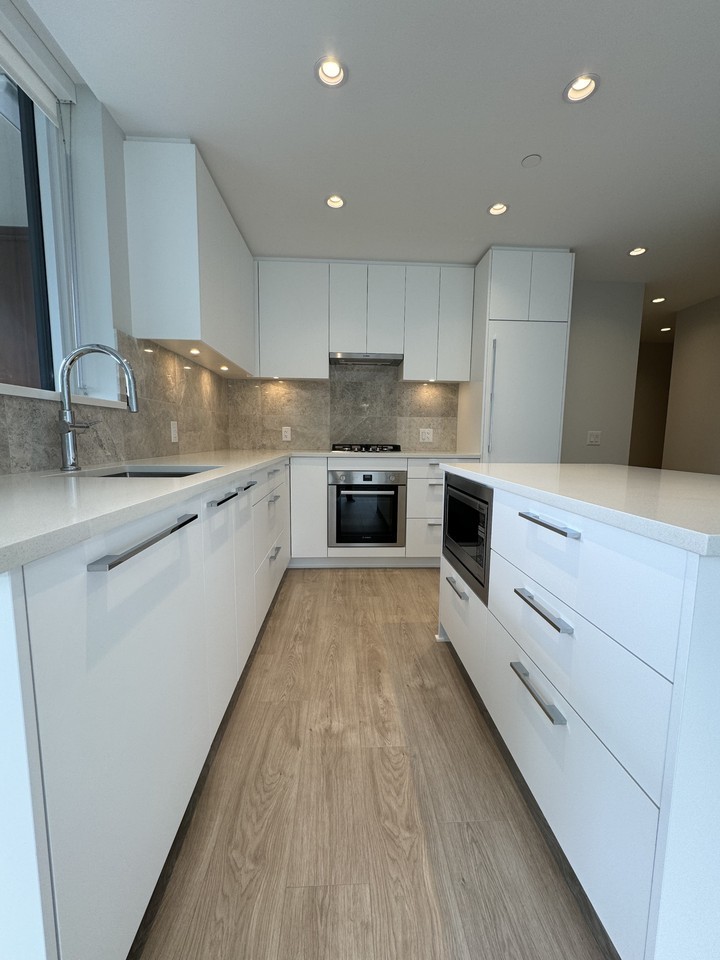 West Wind 908 - Photo 2 of 14