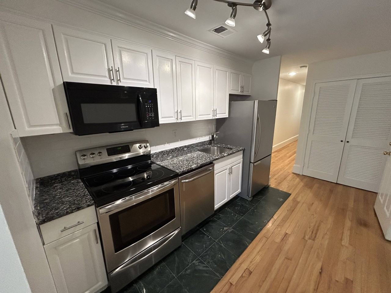 1439 Girard St Nw #3 - Photo 3 of 17