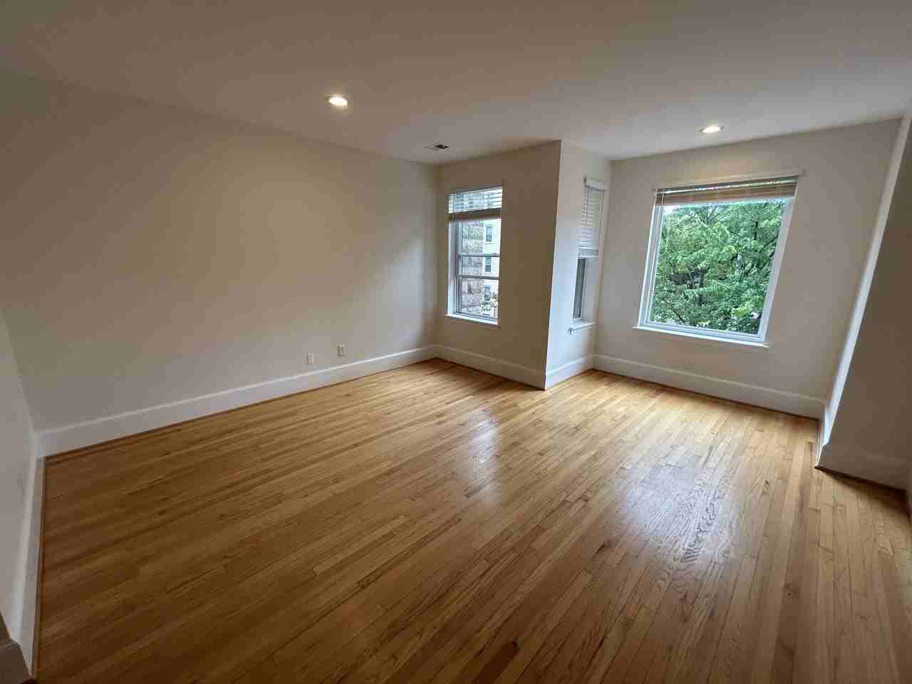 1439 Girard St Nw #3 - Photo 4 of 17