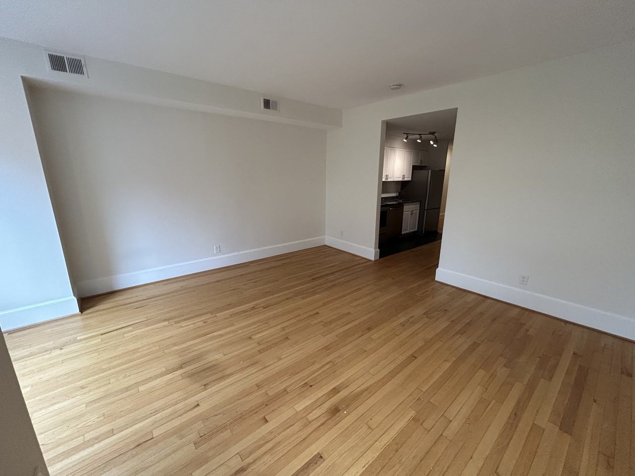 1439 Girard St Nw #3 - Photo 6 of 17