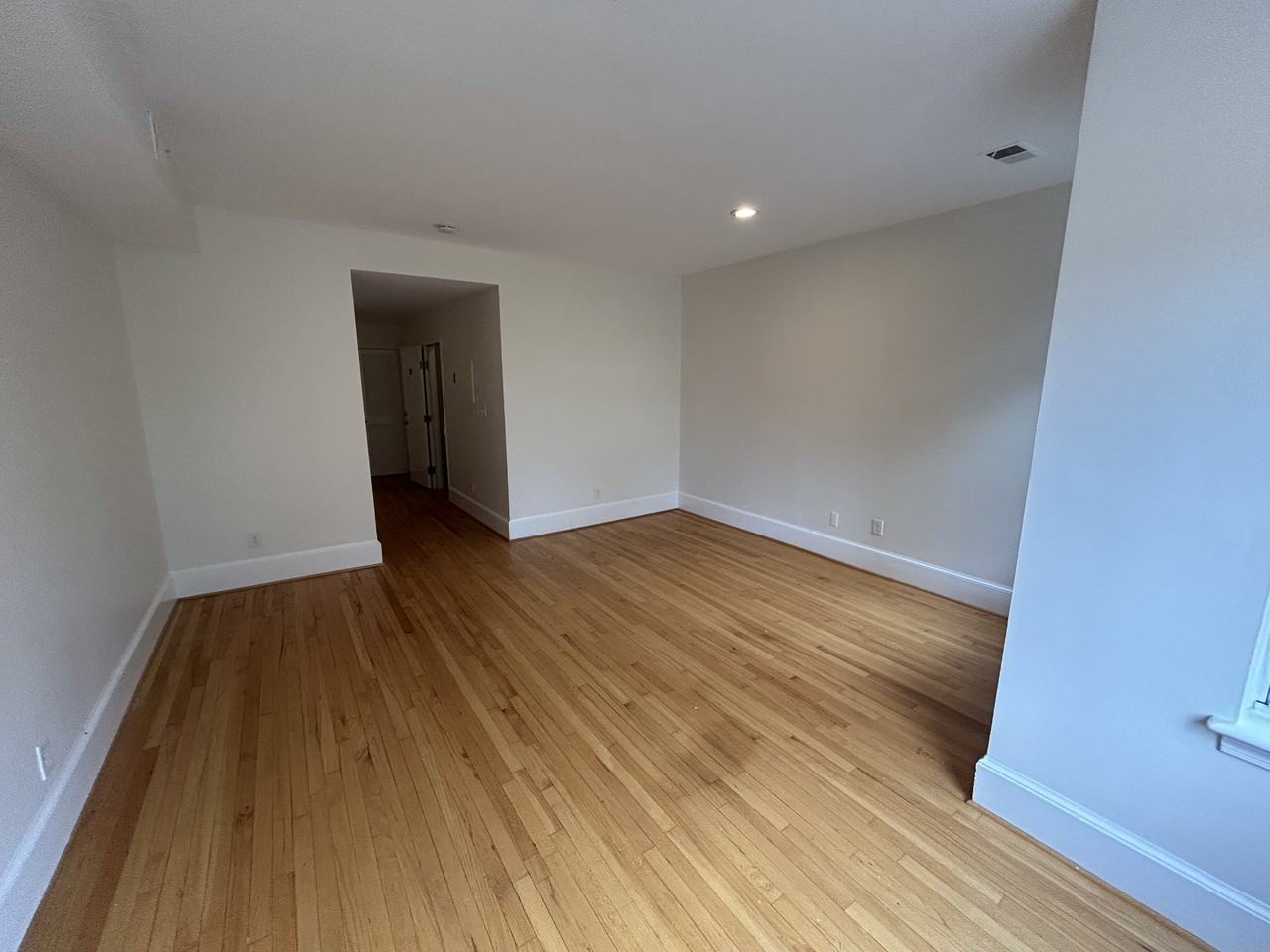 1439 Girard St Nw #3 - Photo 7 of 17