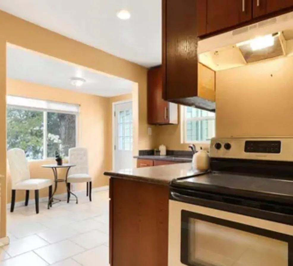 564 Alhambra St #1 - Photo 6 of 16