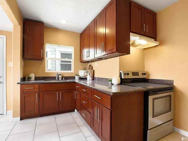 564 Alhambra St #1 - Photo 7 of 16