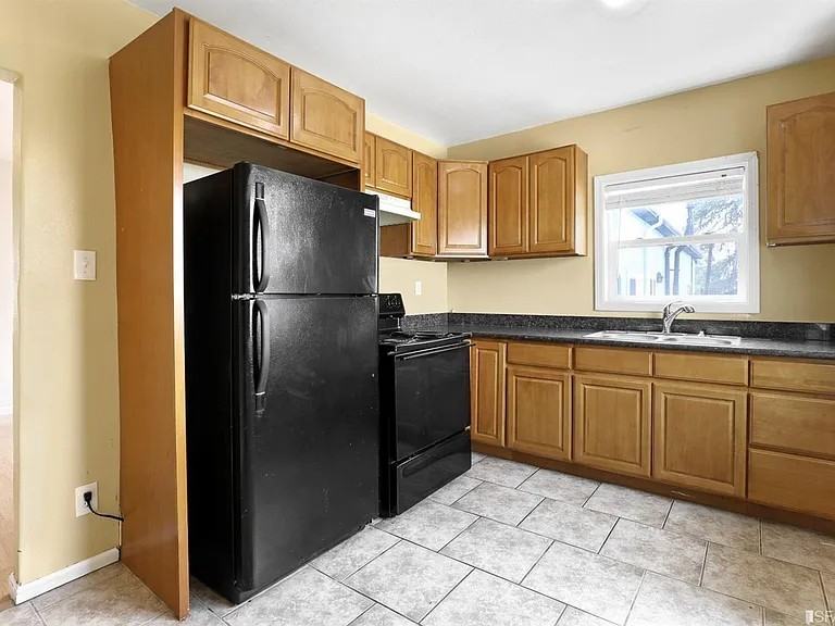 568 Alhambra St #1 - Photo 7 of 20