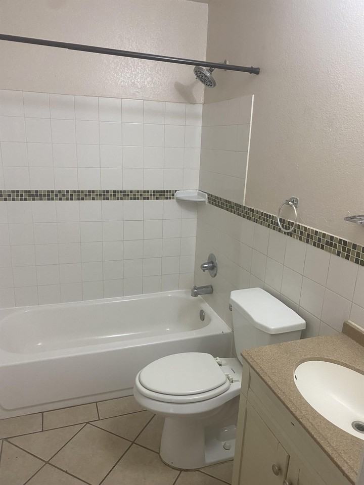 106 E Pearl St #1 - Photo 4 of 9