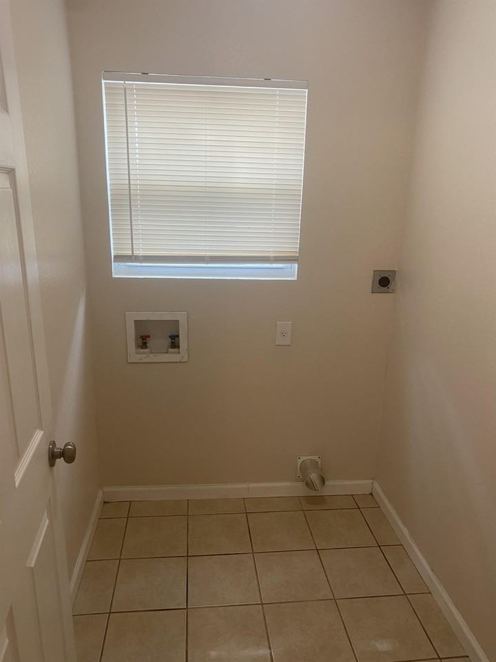 106 E Pearl St #1 - Photo 7 of 9