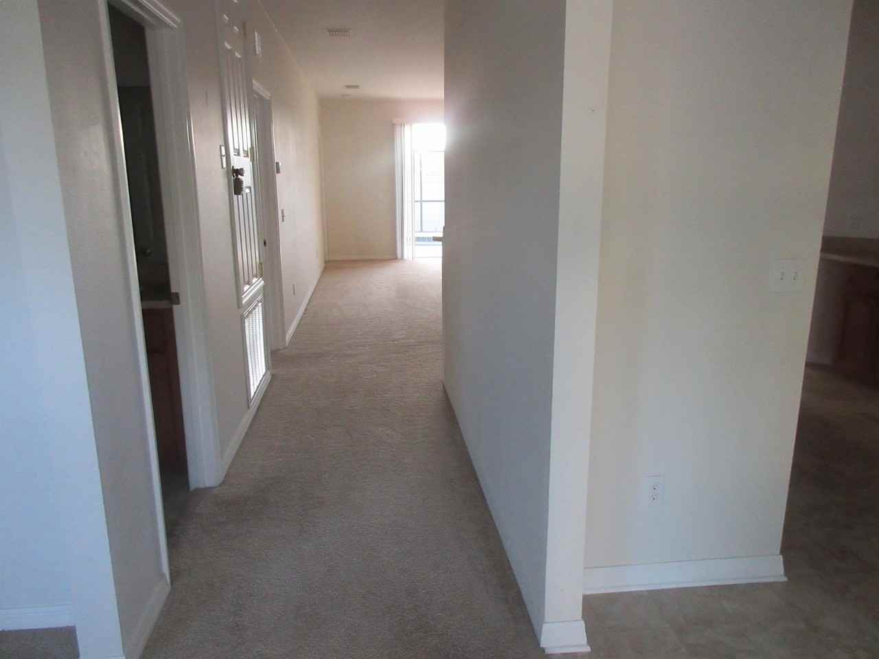 1211 Knollwood Dr - Photo 4 of 20
