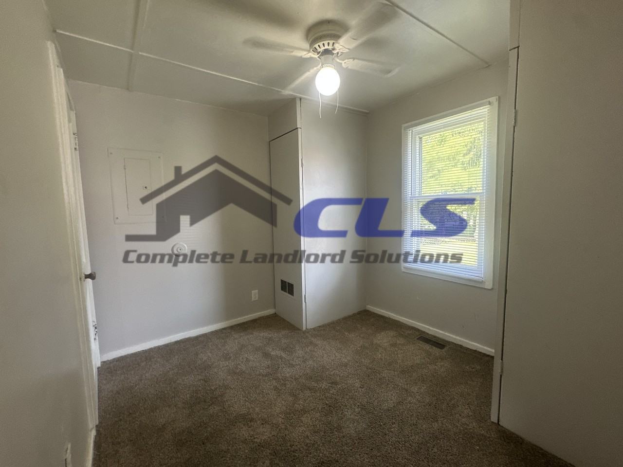 916 Kussner St #916 - Photo 7 of 8