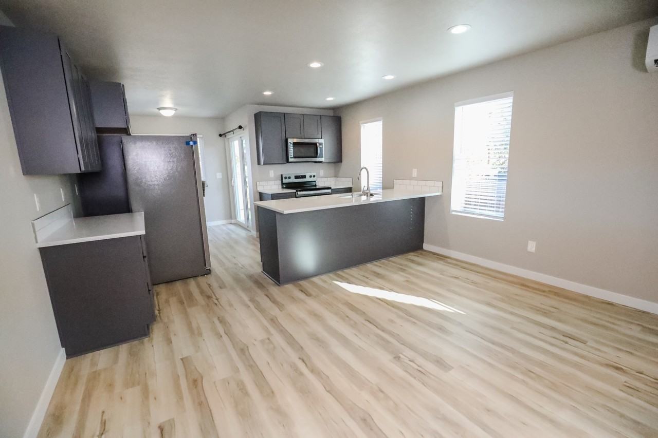 1107 E Decatur Ave #1 - Photo 3 of 37
