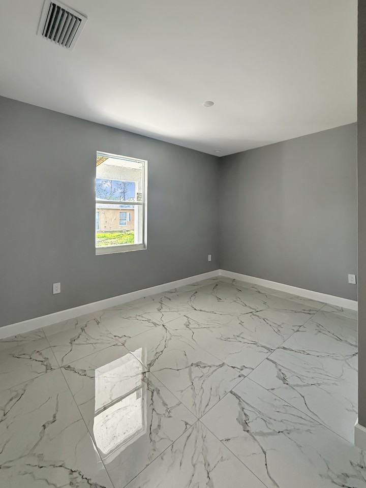 5325 27th St Sw #1 - Photo 6 of 9