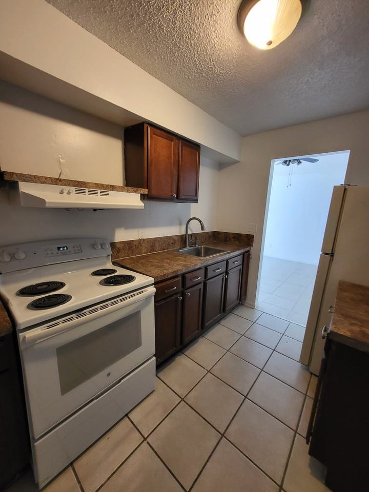 8230 San Jose Manor Dr E #3 - Photo 6 of 12