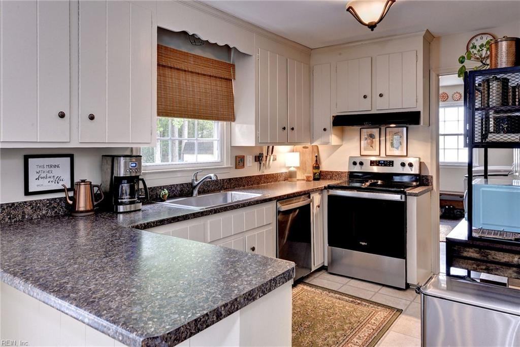 2525 Lauderdale Dr #1 - Photo 3 of 17