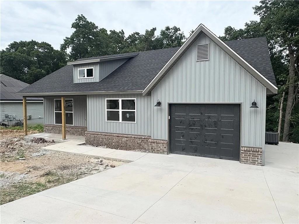 68 Kirkwall Dr #1 - Photo 2 of 14