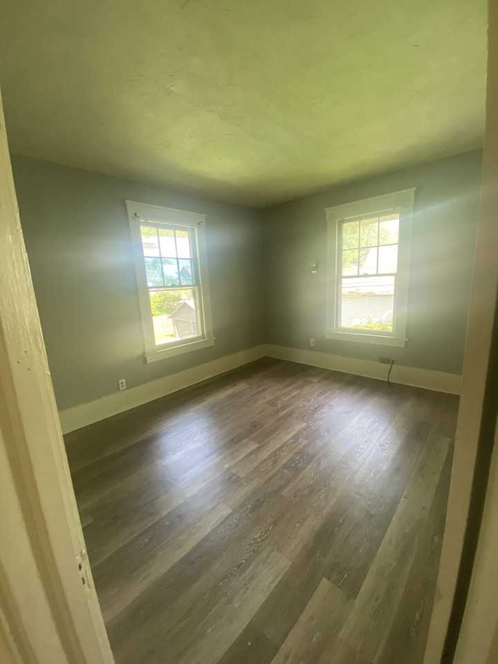 372-374 Lake View Pk - 374 UP #374UP - Photo 4 of 11