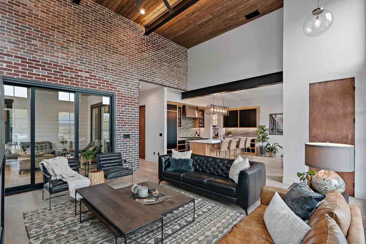 2526 W Rustic Forge St #1 - Photo 3 of 42