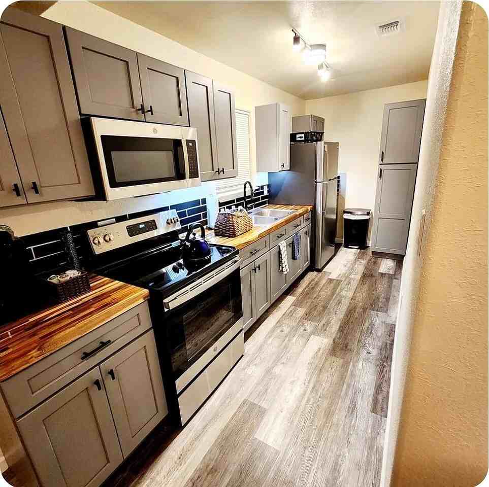 215 N Polaris St - Photo 2 of 27
