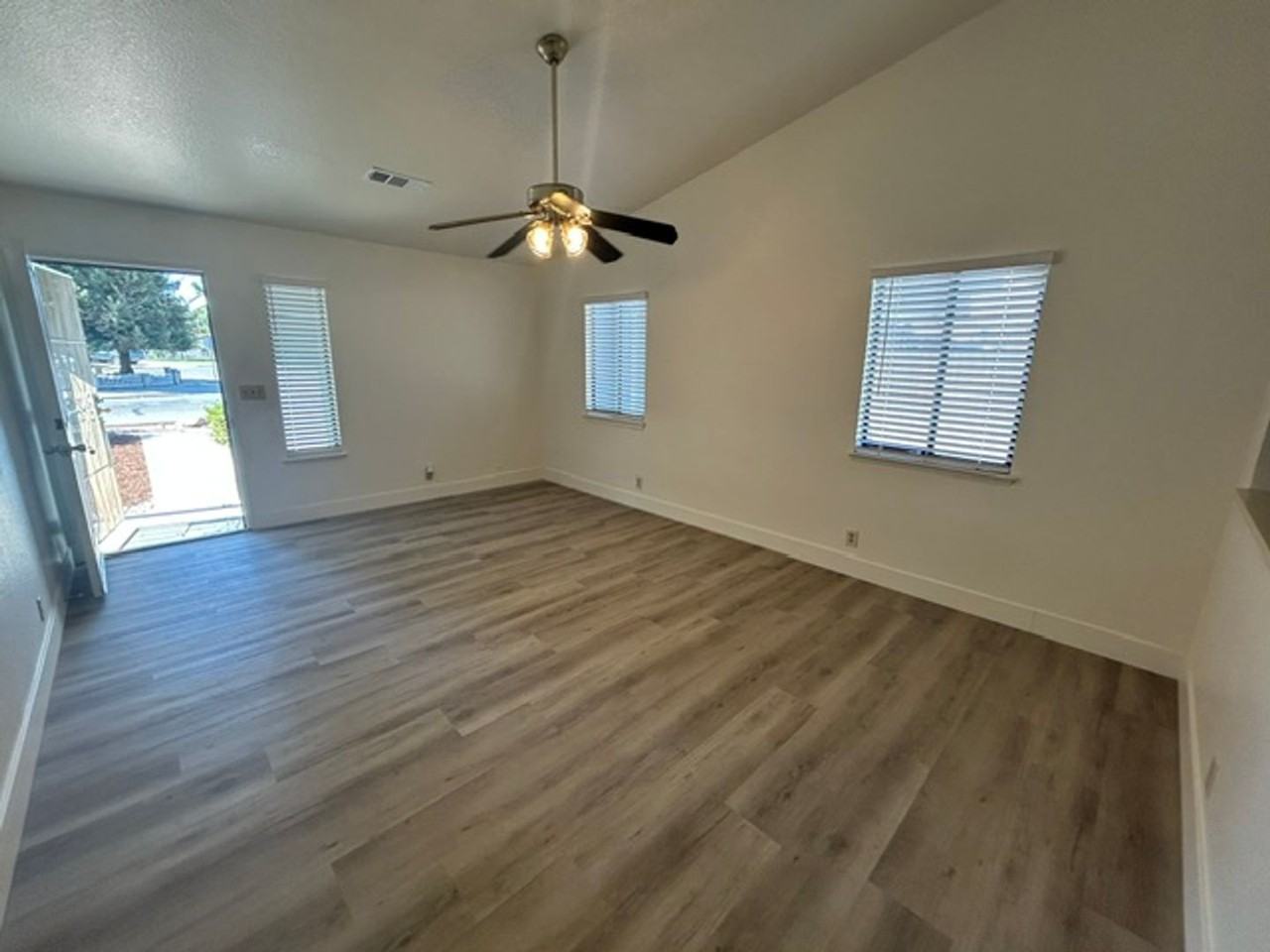 1136 W Damron Ave - Photo 3 of 19