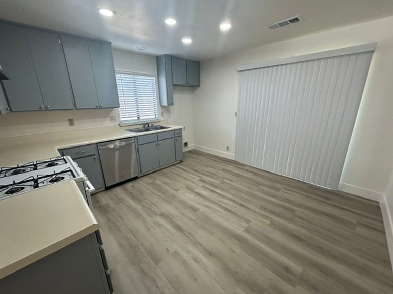 1136 W Damron Ave - Photo 4 of 19
