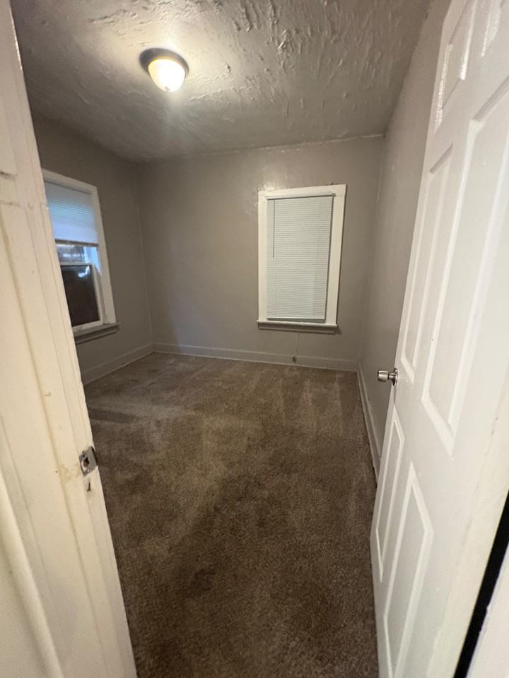 14249 Cloverlawn St #1 - Photo 4 of 9