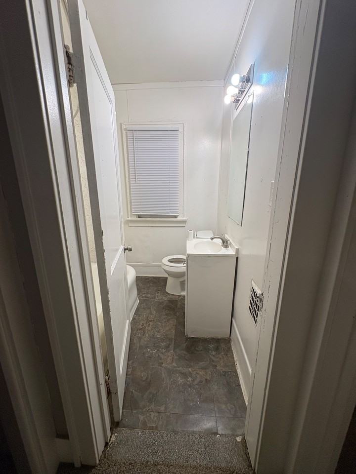14249 Cloverlawn St #1 - Photo 6 of 9