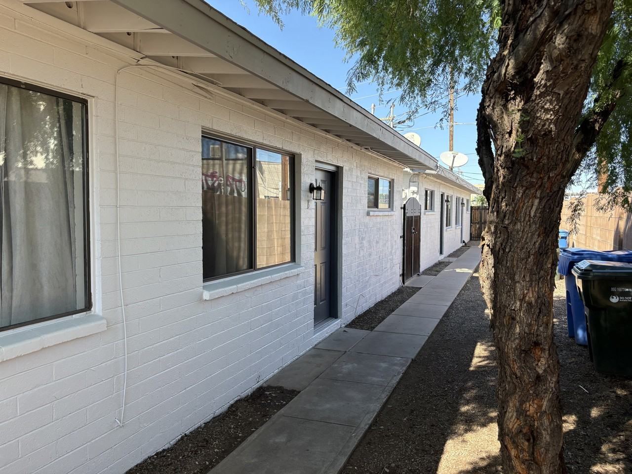 1736 W Sherman St #B - Photo 3 of 3