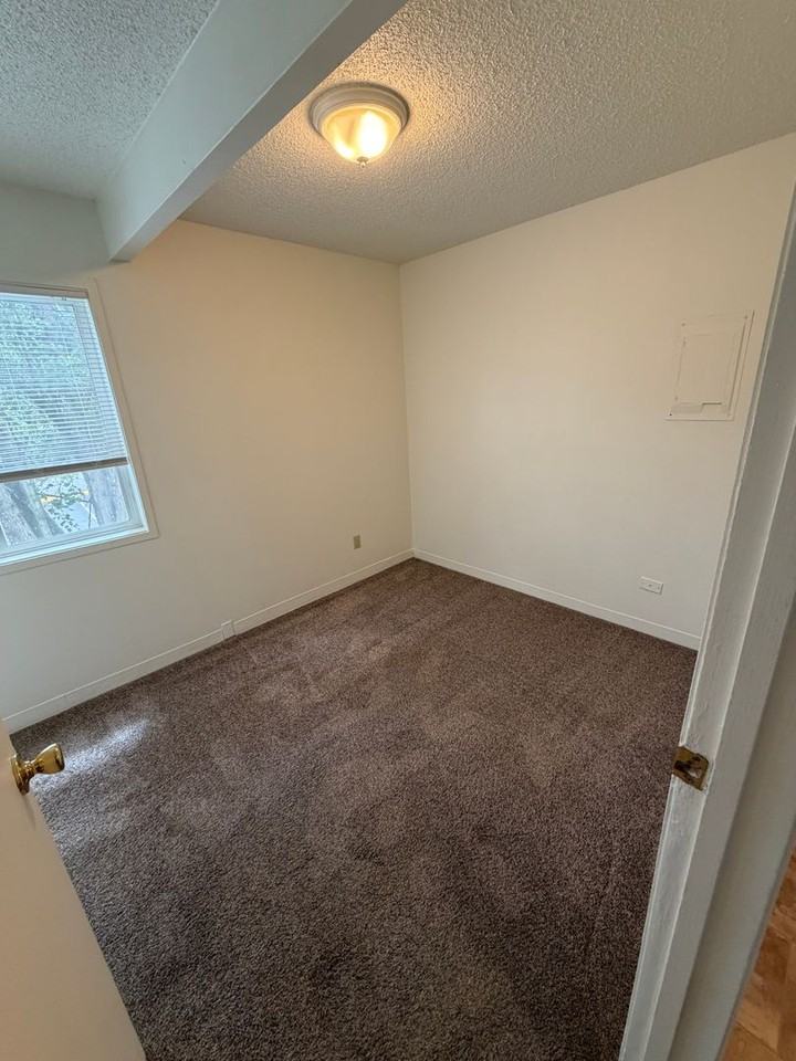 755 Nw 3rd St #24 - Photo 6 of 13