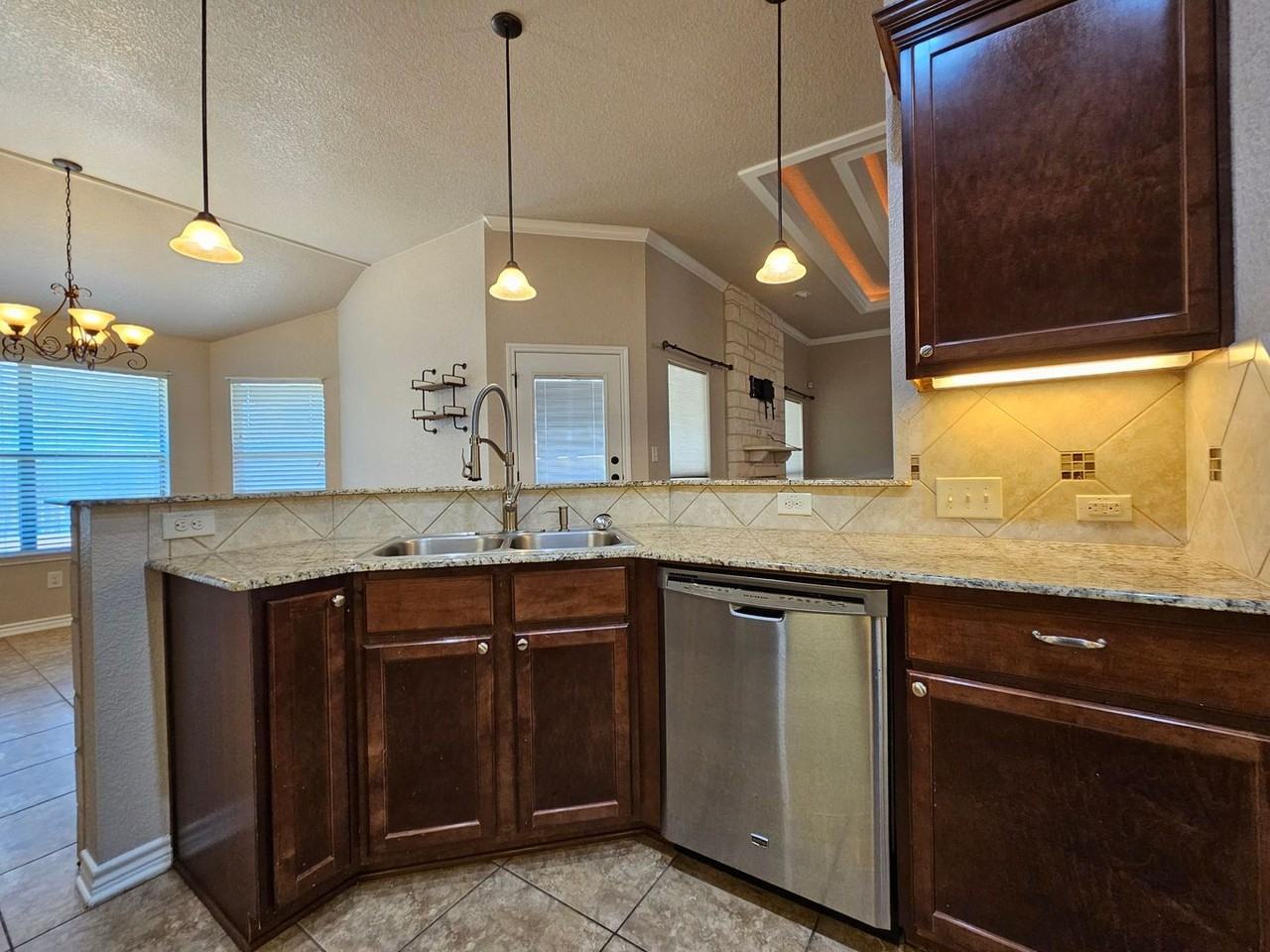 2704 Ancestor Dr - Photo 4 of 16