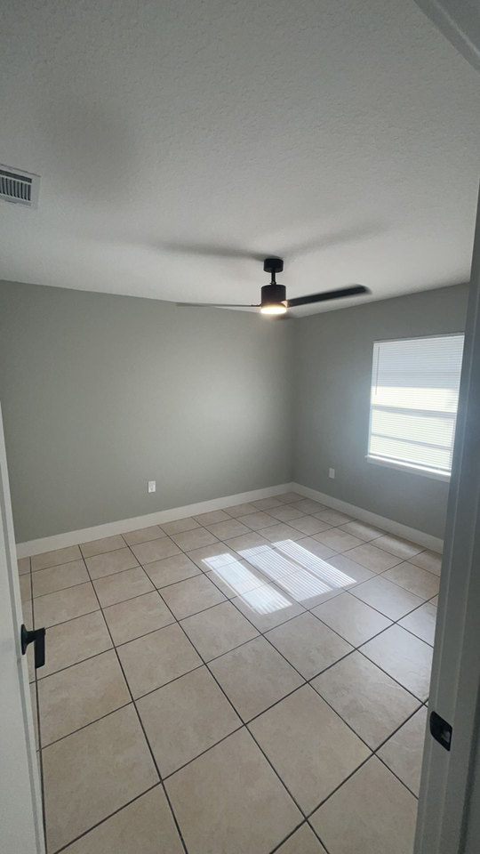 1206 W Highland St - Photo 4 of 7