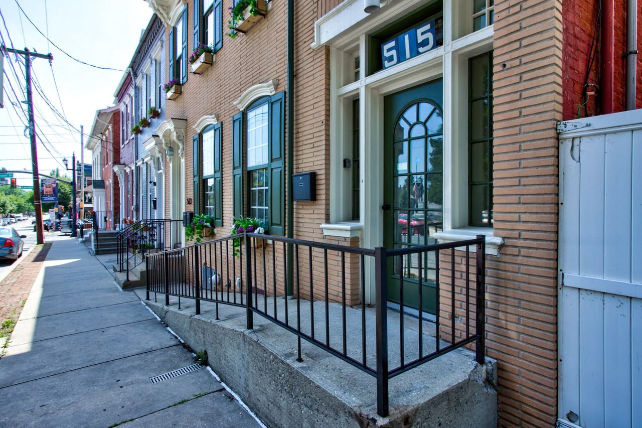 513 Locust St - Photo 2 of 23
