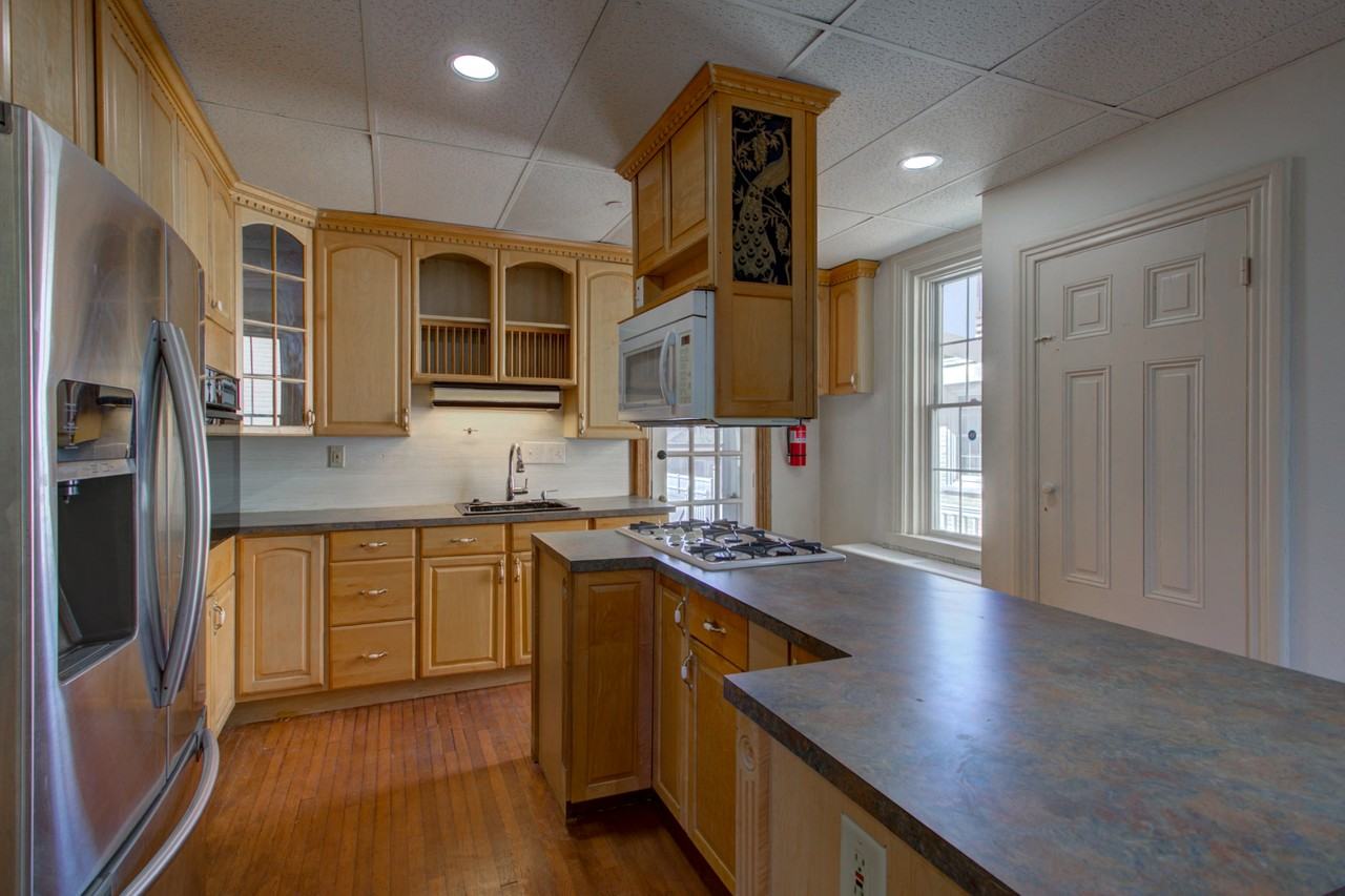 513 Locust St - Photo 5 of 23