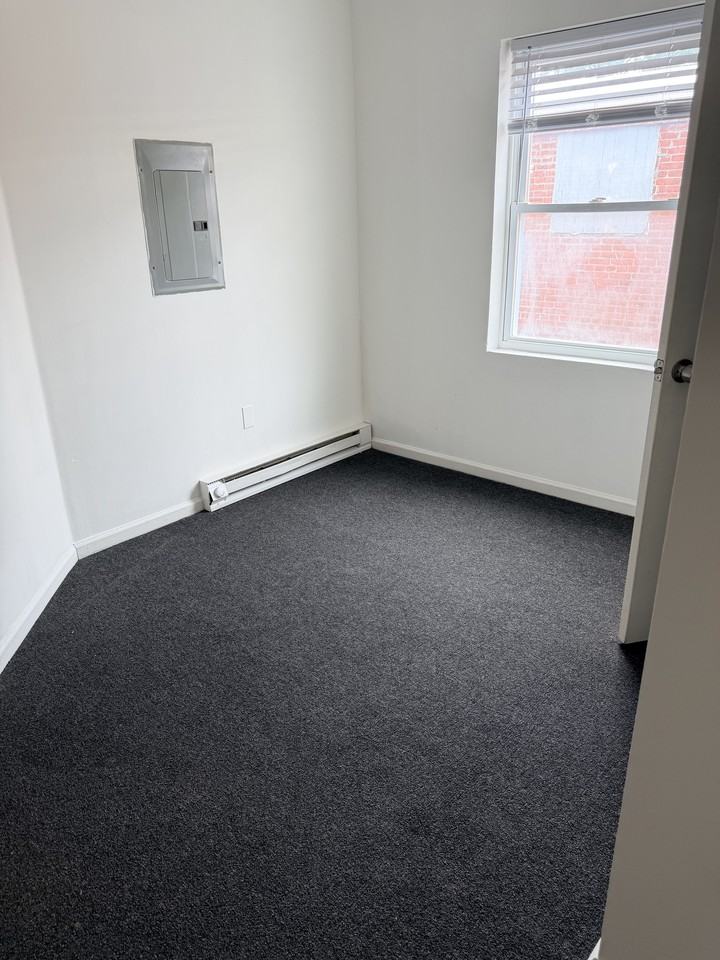 407 W 8th St #4 - Photo 4 of 7