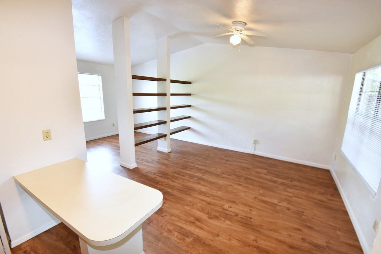 North Pointe Villas - Photo 2 of 14