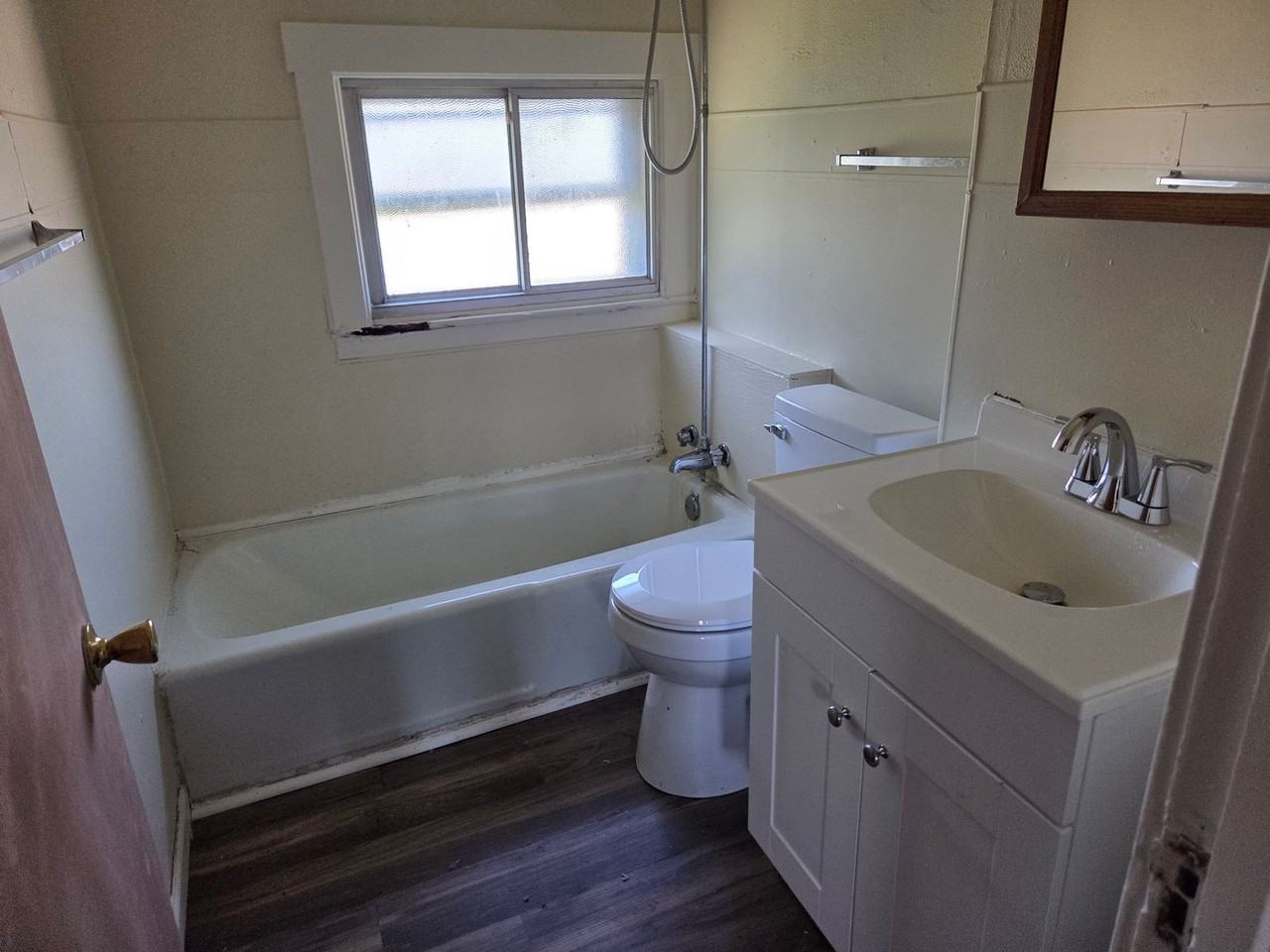 1682 W 14th St - Photo 6 of 11