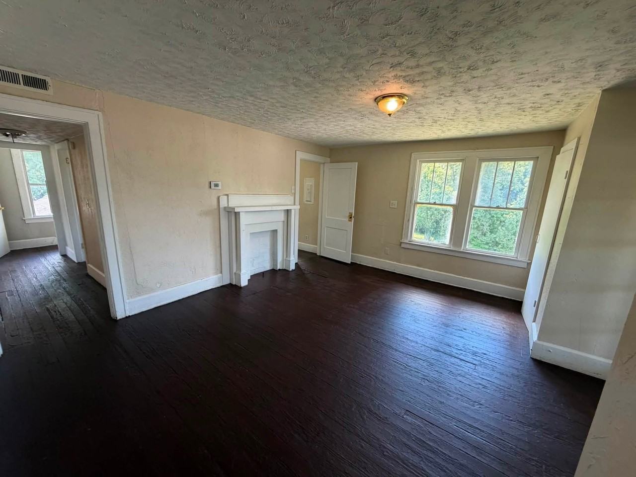 1182 1/2 Wheeling Ave #1182-1-2 - Photo 2 of 8