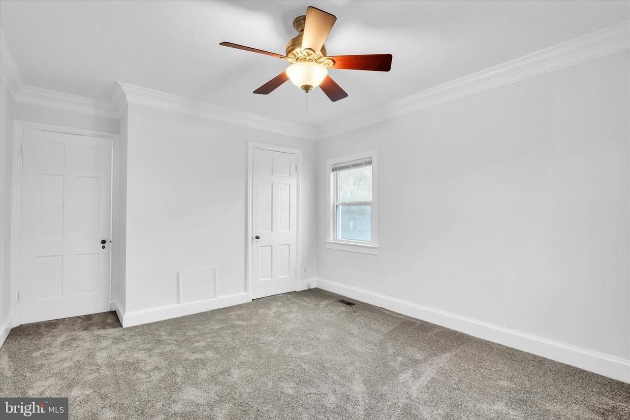 1002 Chillum Rd #1 - Photo 3 of 11
