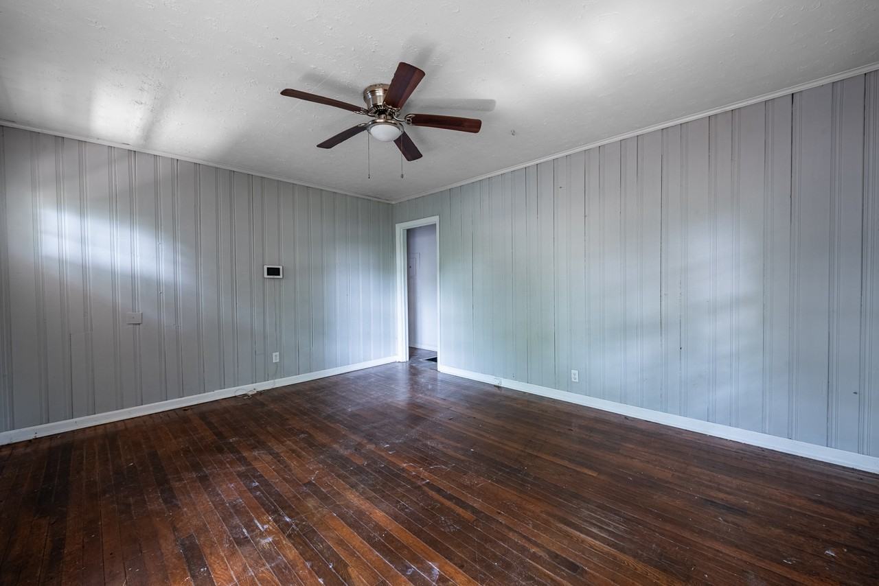 1119 Regent St Sw #B - Photo 2 of 9