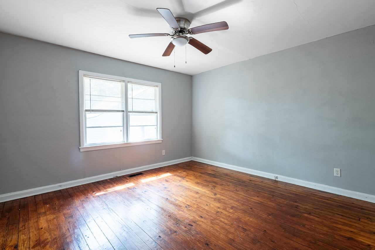 1119 Regent St Sw #B - Photo 3 of 9