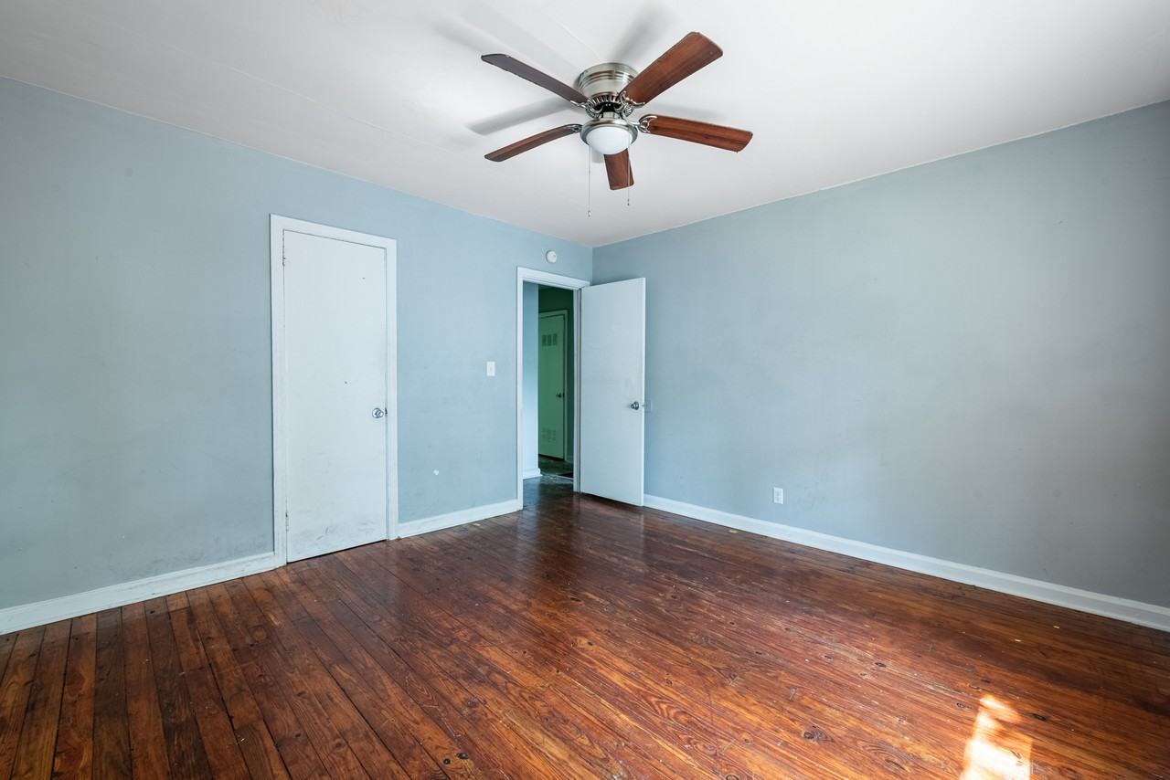 1119 Regent St Sw #B - Photo 4 of 9