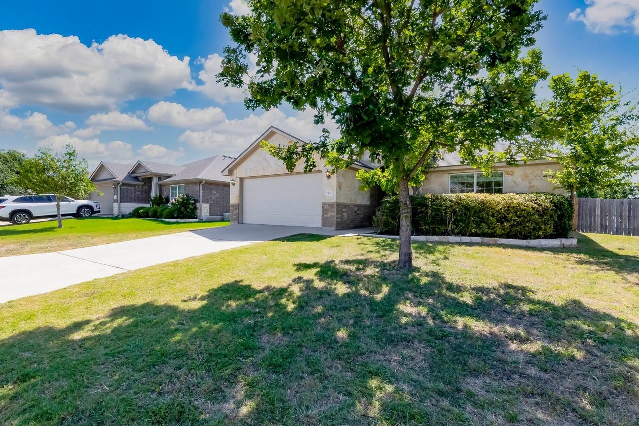 7431 Amber Meadow Loop - Photo 2 of 34