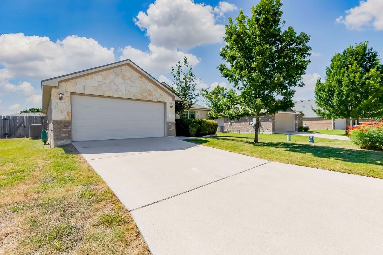 7431 Amber Meadow Loop - Photo 3 of 34
