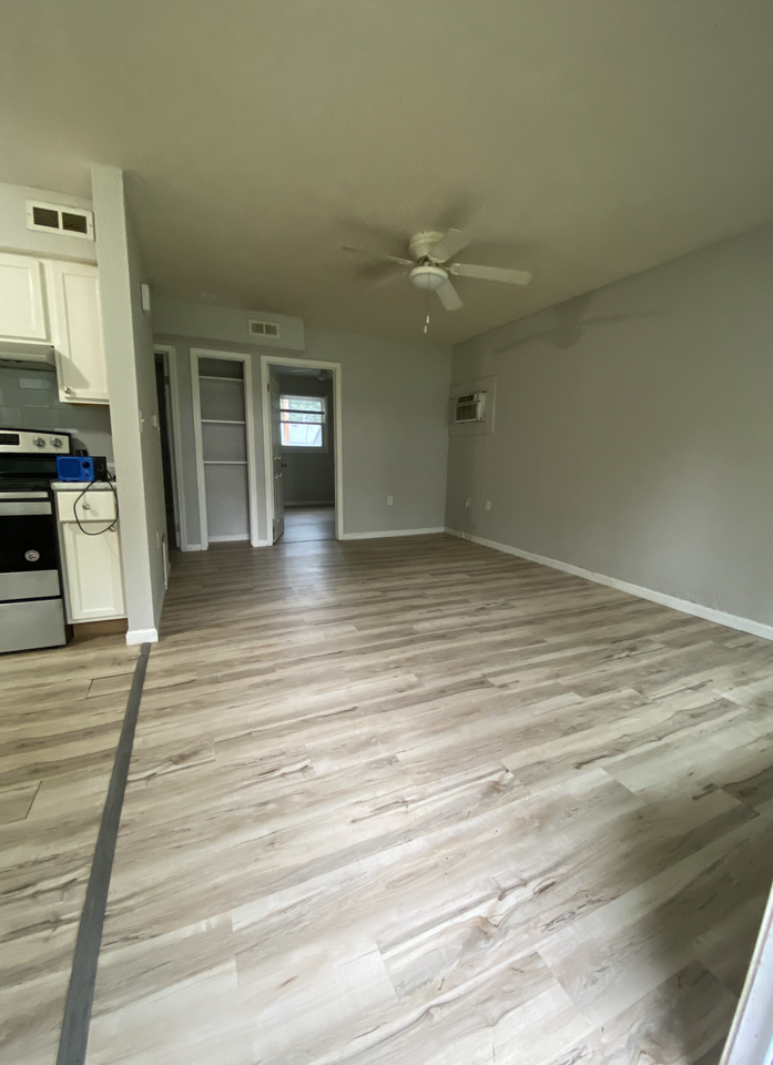 333 S. Steffler AveApt 3 #3 - Photo 3 of 19