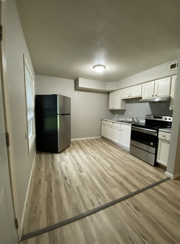 333 S. Steffler AveApt 3 #3 - Photo 4 of 19