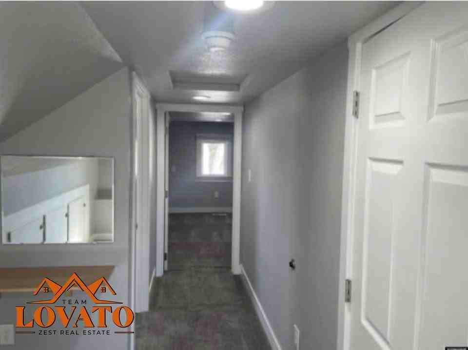 952 S Jackson St #1 - Photo 3 of 8